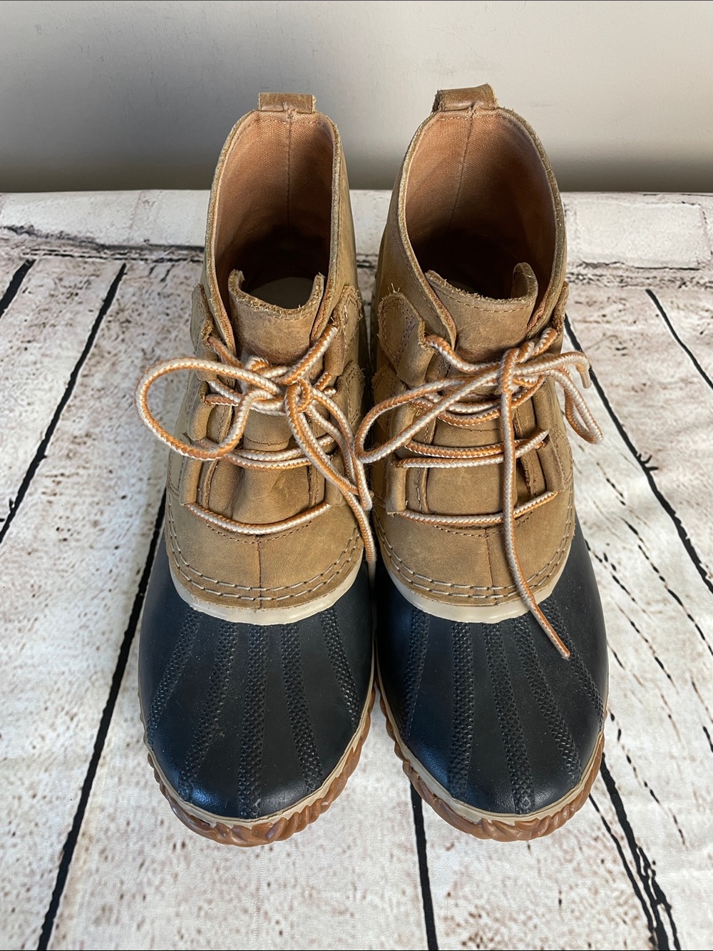 Sorel Out N About Wome's 10 Leather Two-Tone Lace Up Hiking Duck Boots - Brown